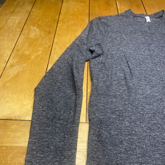 Lululemon Long Sleeve Crew Neck Performance Tee Size Medium Color Grey Soft - Picture 2 of 15